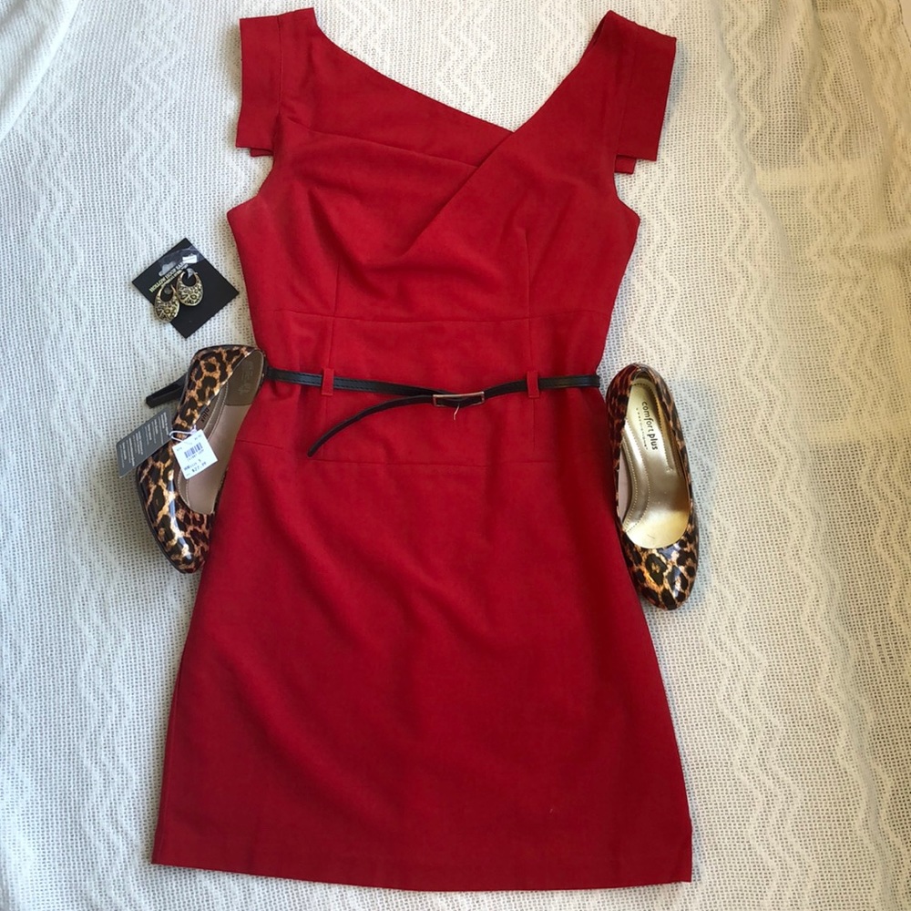 THEME red cap sleeve dress. Size M So stylish